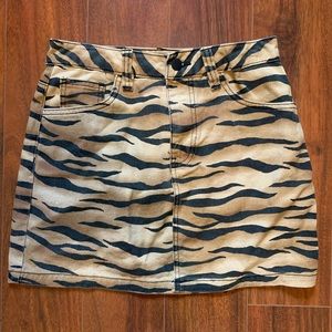 GAMEDAY TIGER PRONT DENIM MATERIAL SKIRT SIZE M